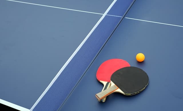 Image 1 : LE COUVENT : PING-PONG background