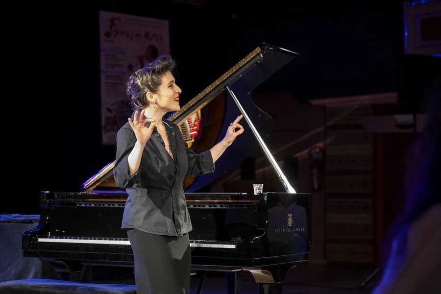 Image 1 : L'Hectare "Panier - Piano" Ă Rahart background