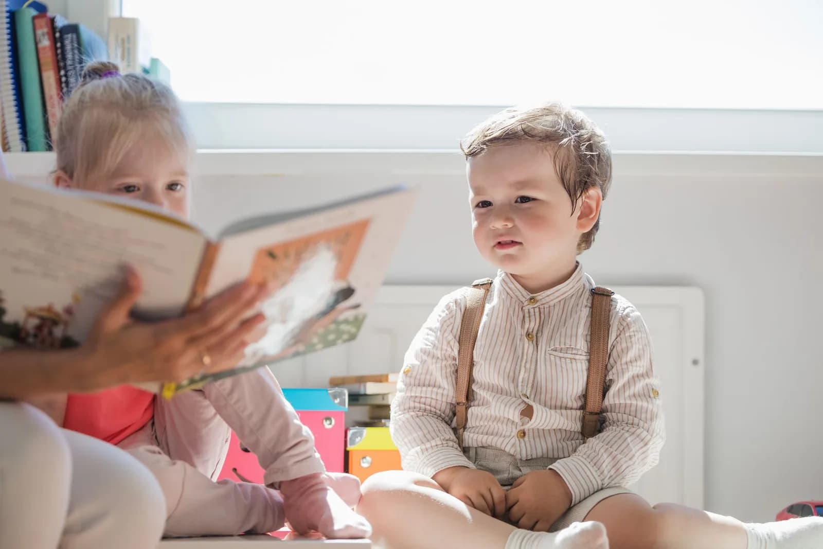 Image 1 : Lecture, jeux et ateliers pour les tout petits background