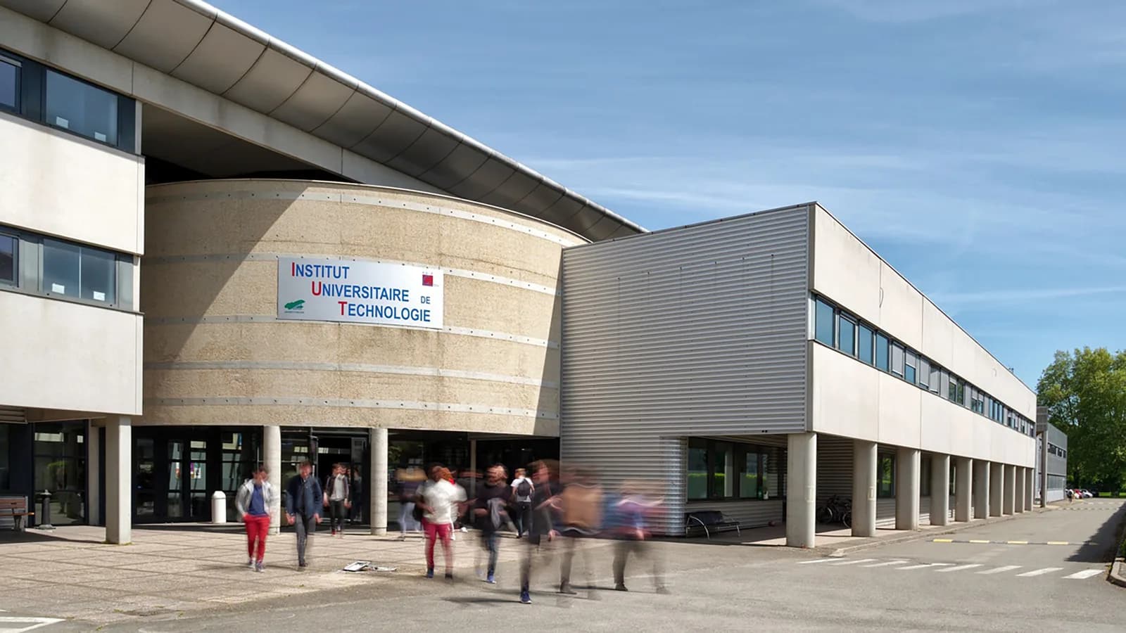 Image 1 : Village des Services - Atelier Info Jeunes Chartres background