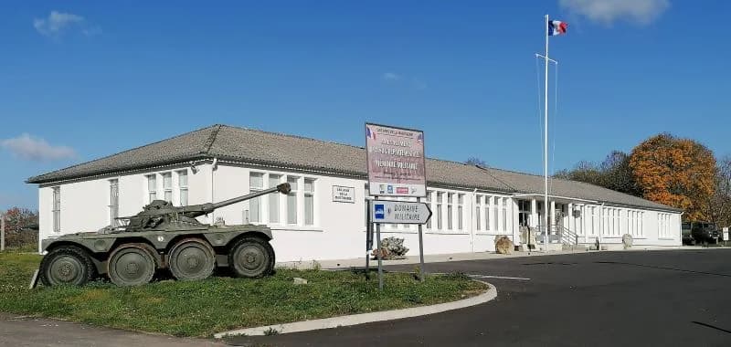 Image 1 : Secrets de Fabrique : Maison Départementale de la mémoire de la présence militaire background