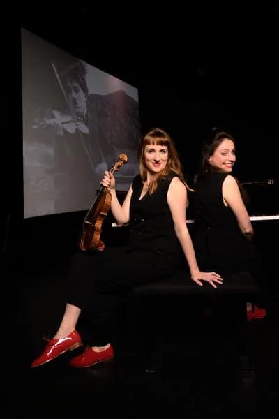 Image 2 : Ciné concert Le Violon de M. Chaplin background