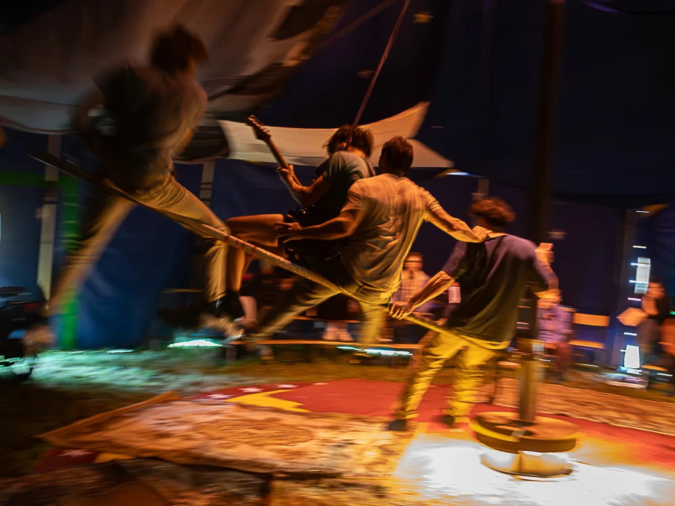 Image 1 : L'éloge de la fuite / Cirque contemporain background