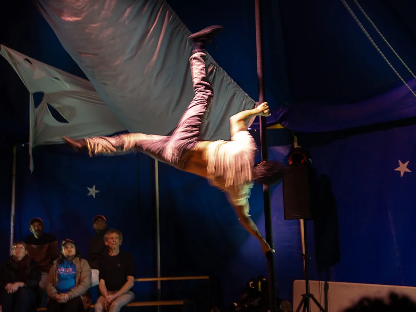 Image 2 : L'éloge de la fuite / Cirque contemporain background