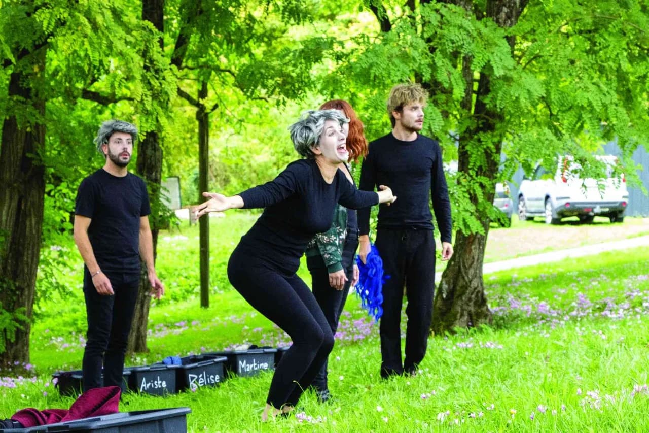 Image 1 : Les Femmes Savantes I Collectif Le Poulpe background