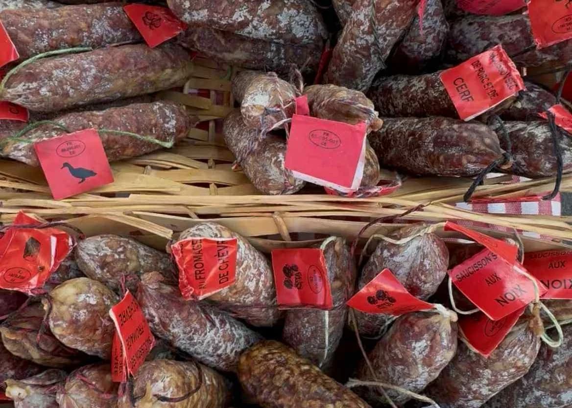 Image 3 : Marché de Sully-sur-Loire - Lundi background