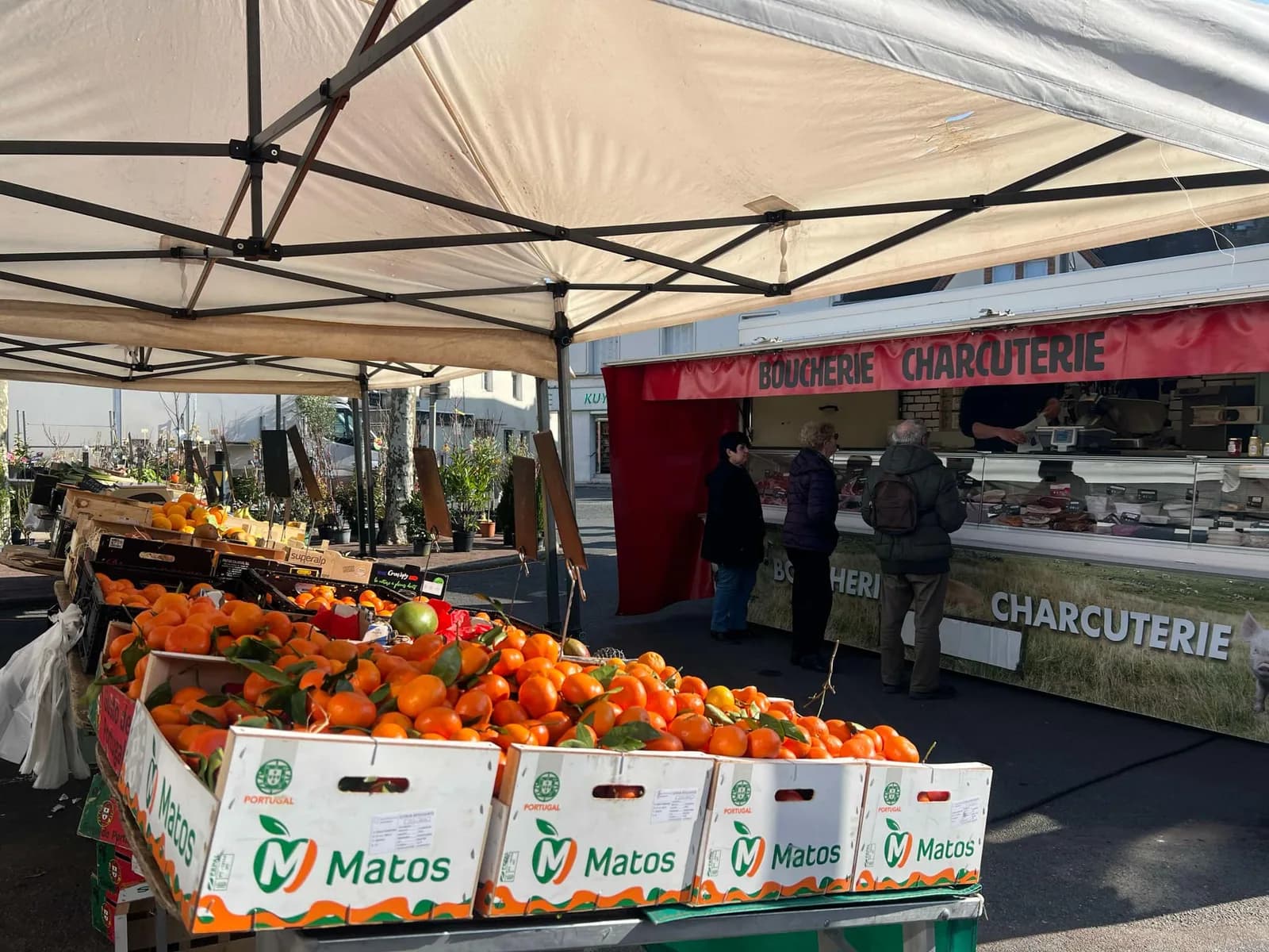 Image 4 : Marché de Sully-sur-Loire - Lundi background