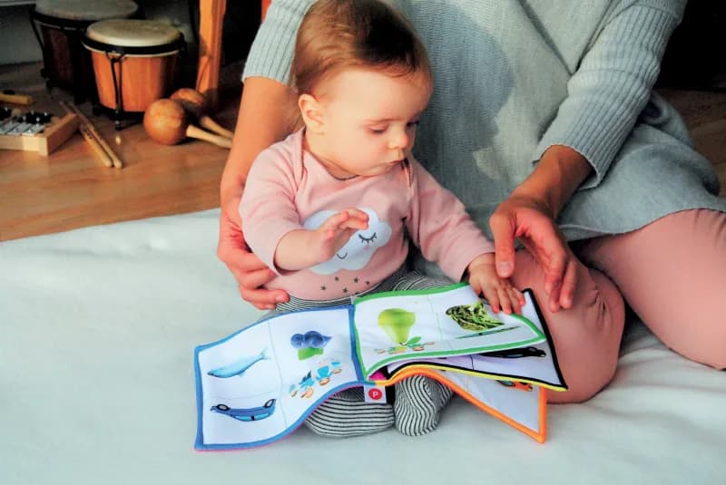 Image 1 : Bébés lecteurs aux Bordes background