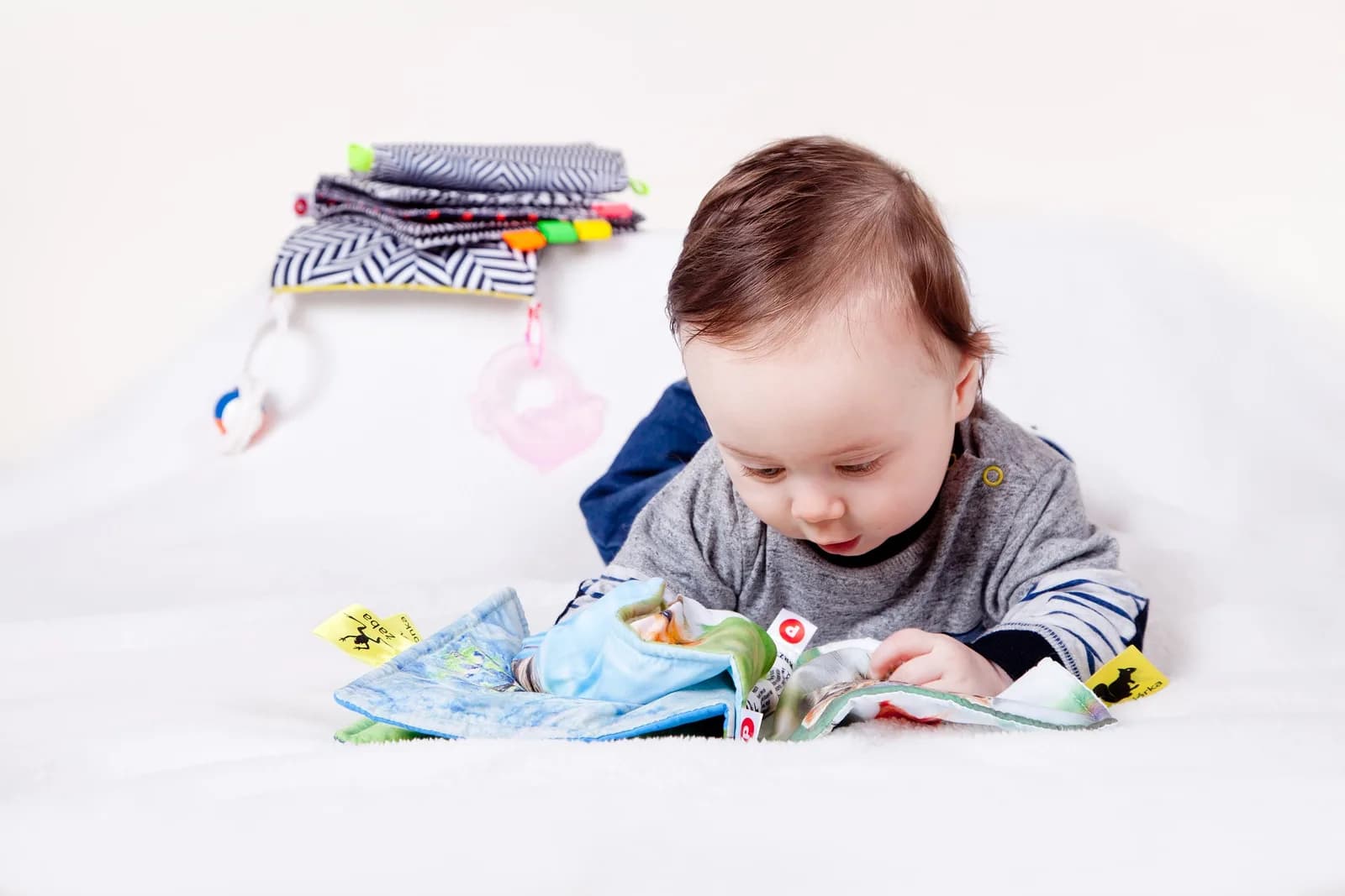 Image 1 : Bébés Lecteurs background