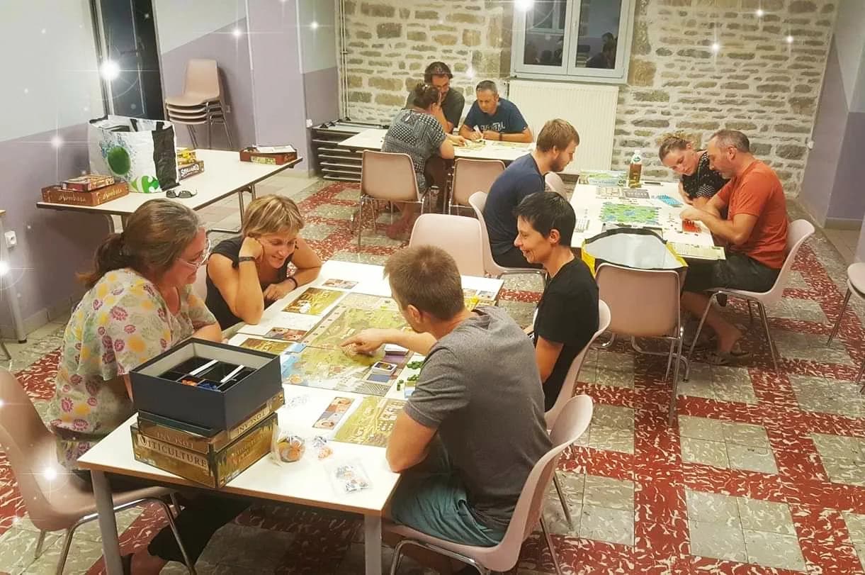 Image 1 : Soirée jeux de société à Montarlot les Rioz background