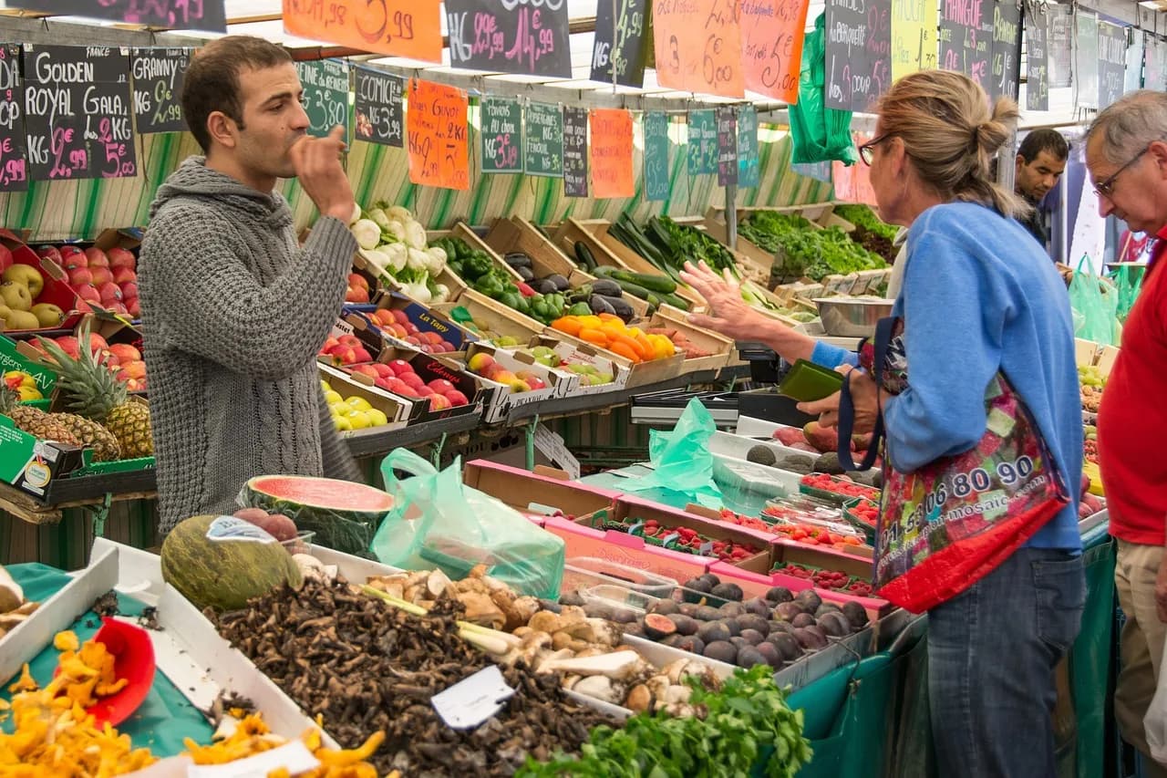 Image 1 : Marché hebdomadaire de Cercy-la-Tour background