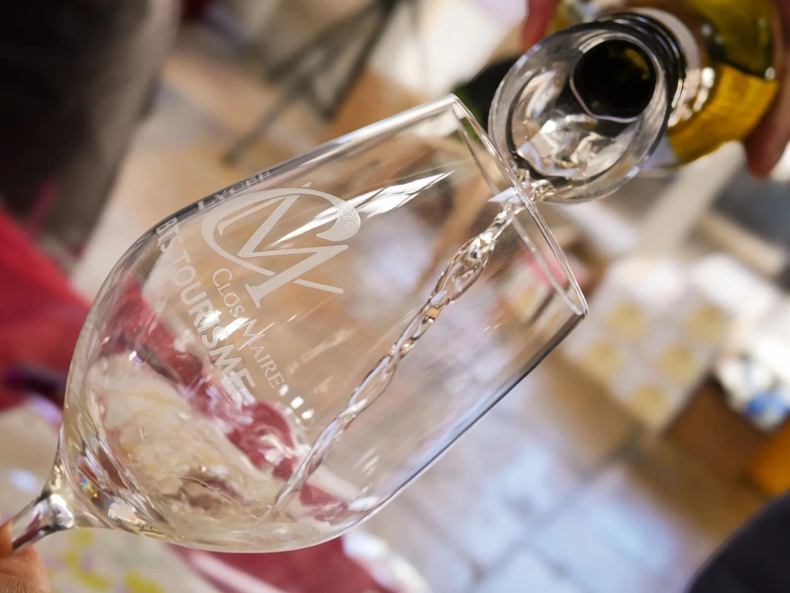 Image 1 : Salon de dégustation Pains Vins Fromages background