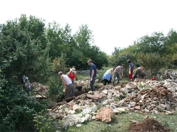 Image 1 : CHANTIER NATURE : Entre pierres et nature à la Montagne de la Chaume à Nantoux background
