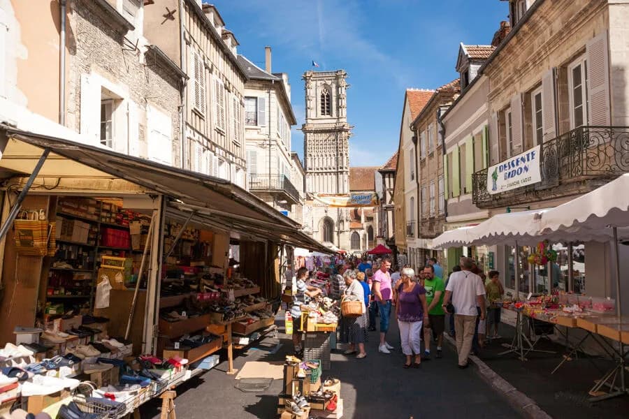 Image 1 : Marché hebdomadaire de Clamecy background