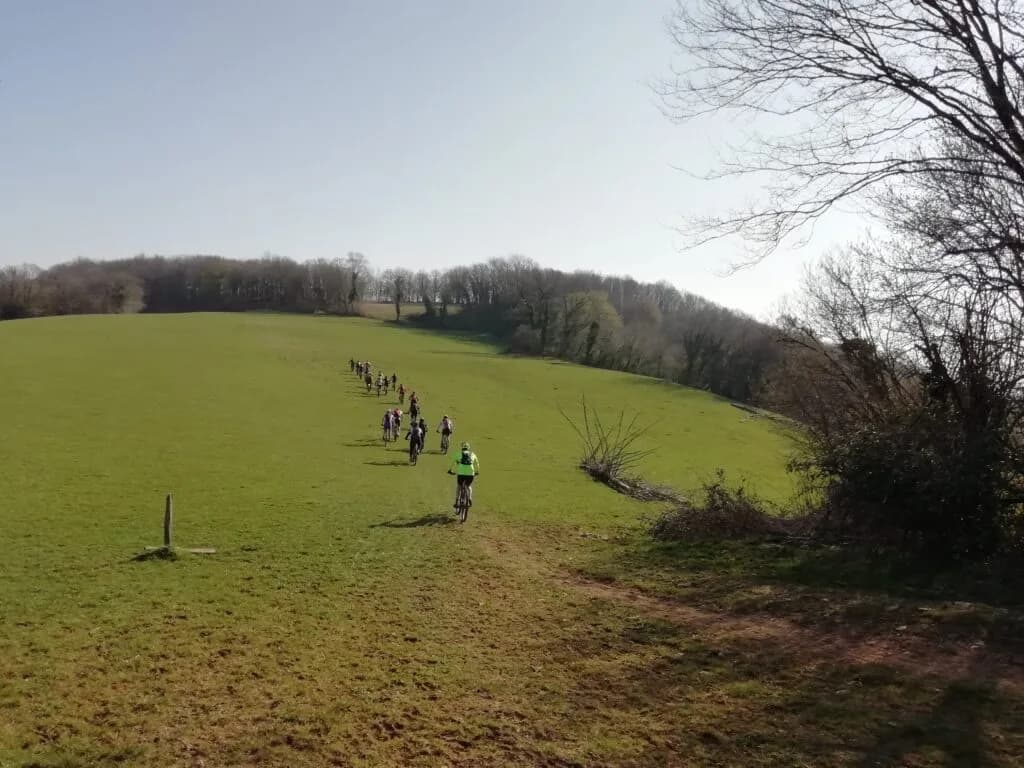 Image 1 : Sortie VTT avec le Club Castelmontois background