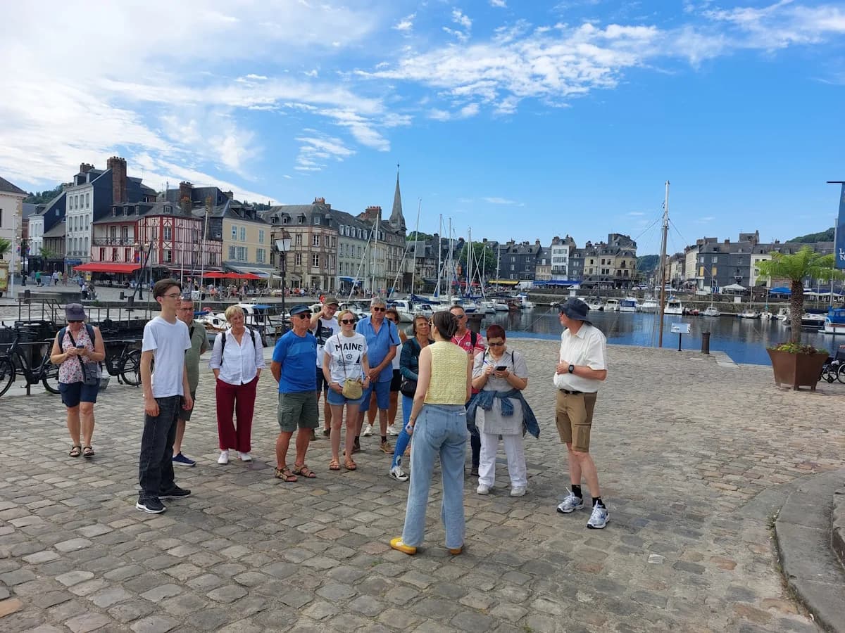 Image 1 : Visite guidée de Honfleur background