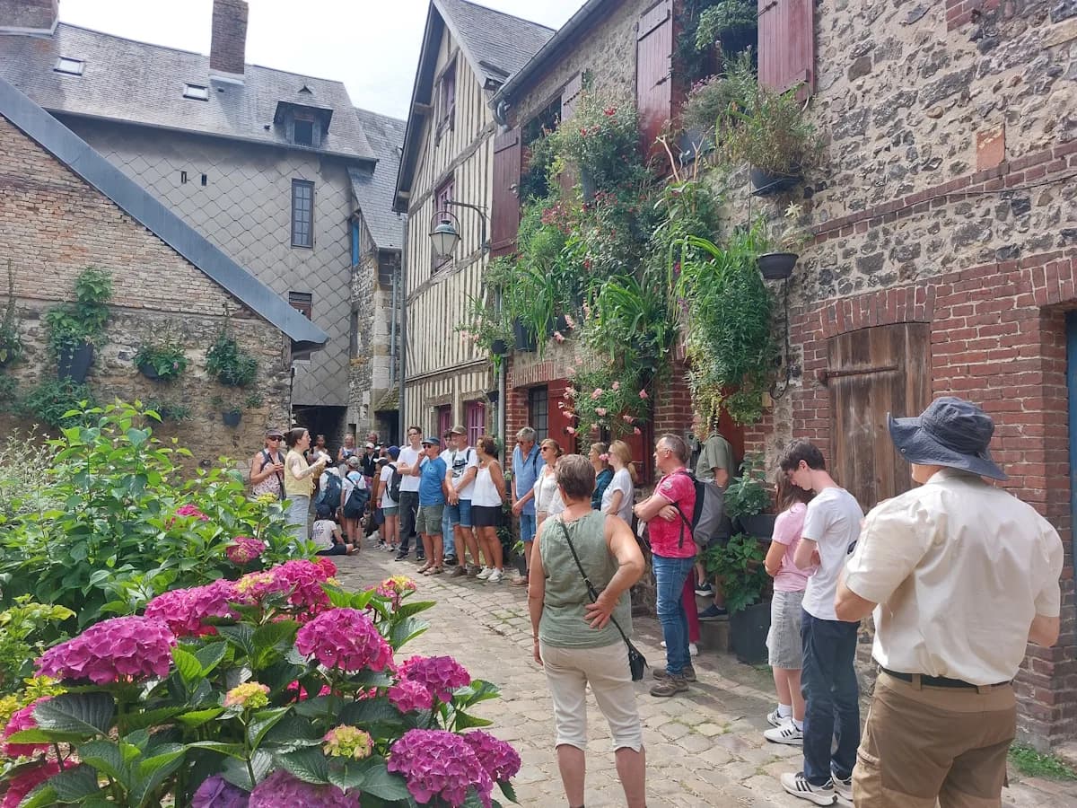 Image 3 : Visite guidée de Honfleur background