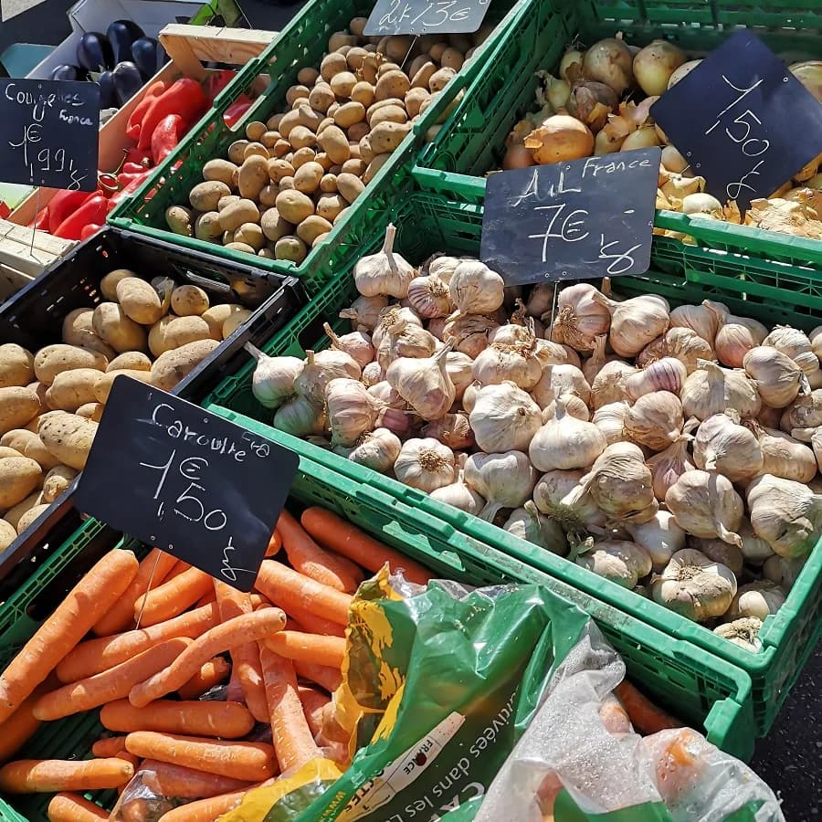 Image 1 : Marché de Saint-Pois background