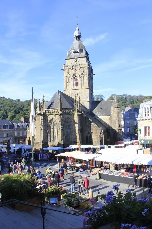 Image 1 : Le grand marché background