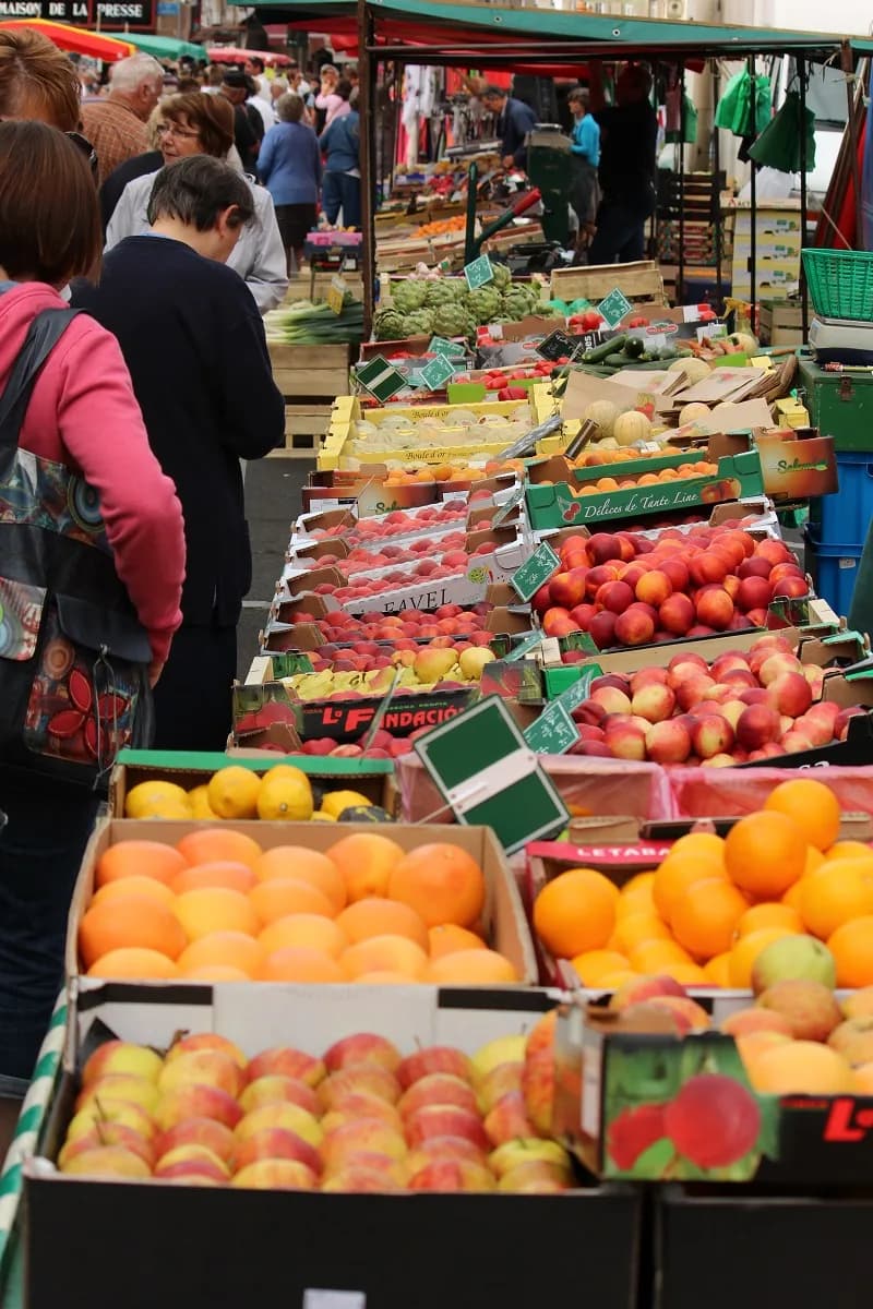 Image 3 : Le grand marché background