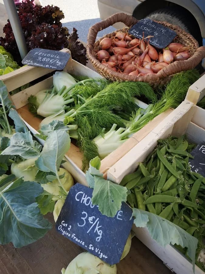 Image 1 : Le marché de Percy background