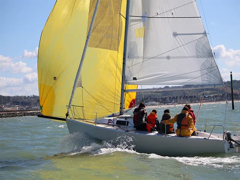 Image 1 : Balade nautique en voilier entre Touques et mer background