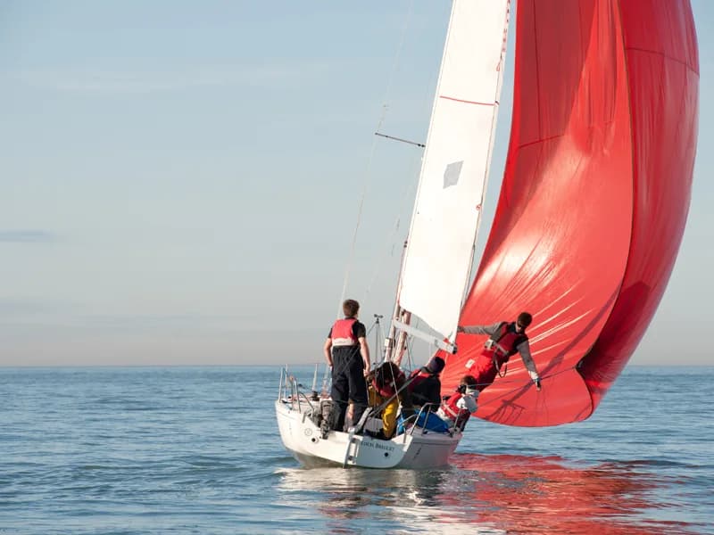 Image 4 : Balade nautique en voilier entre Touques et mer background
