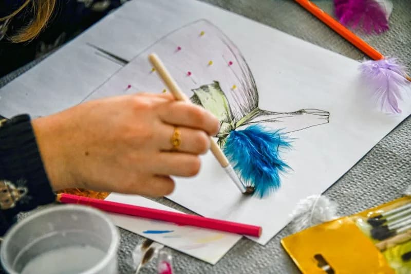 Image 1 : Atelier : Petit Styliste background