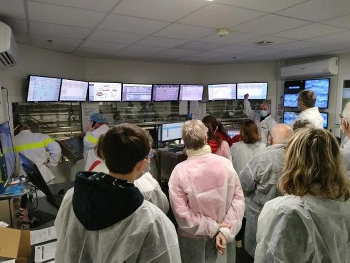 Image 1 : Visite du jeudi soir à Normandise Pet food à Vire Normandie background