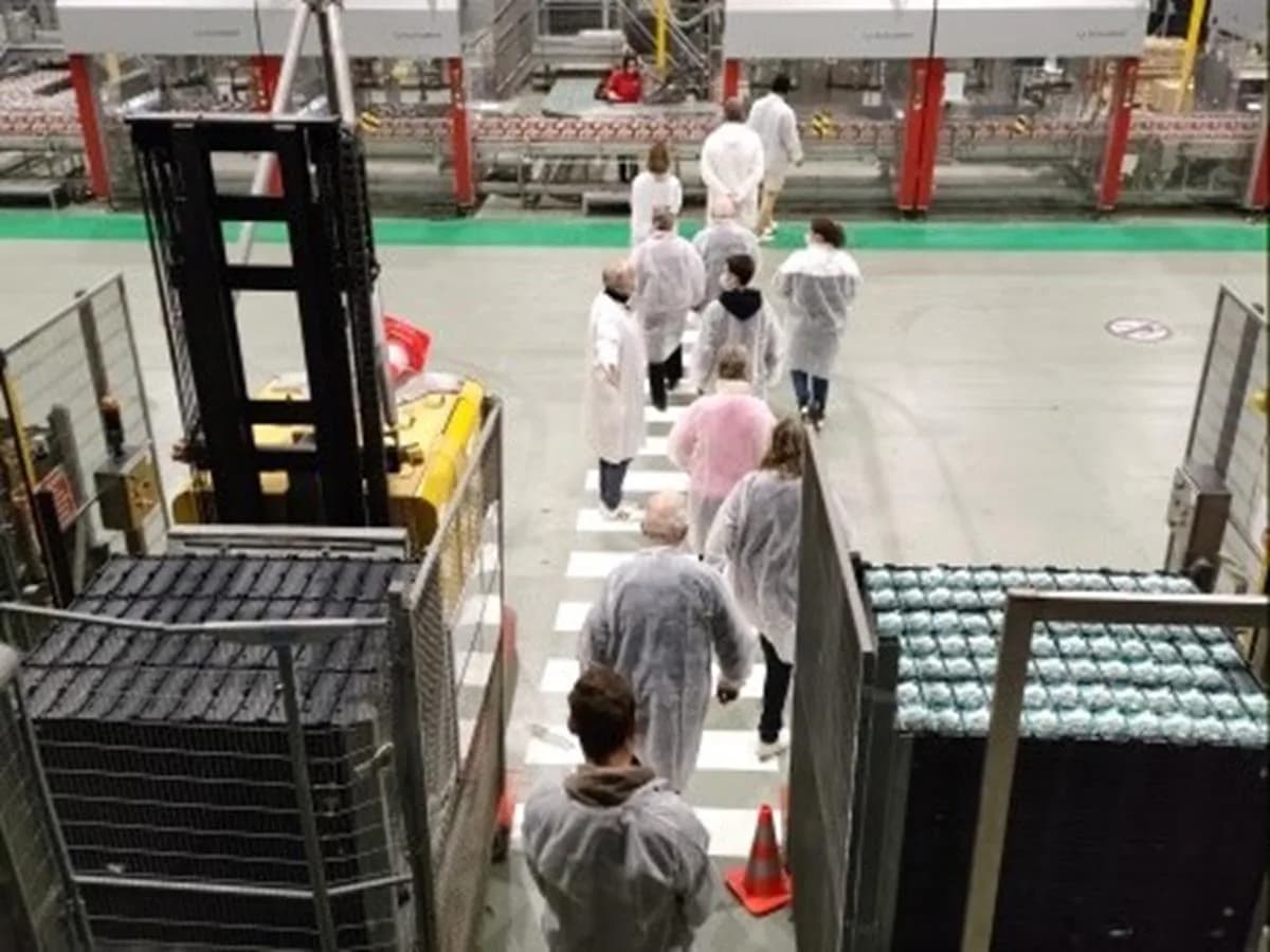 Image 4 : Visite du jeudi soir à Normandise Pet food à Vire Normandie background
