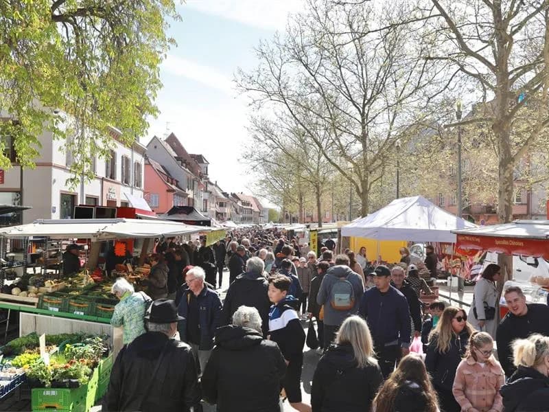 Image 2 : Marché hebdomadaire background