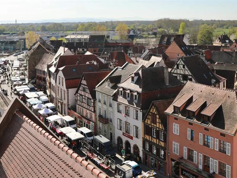 Image 5 : Marché hebdomadaire background