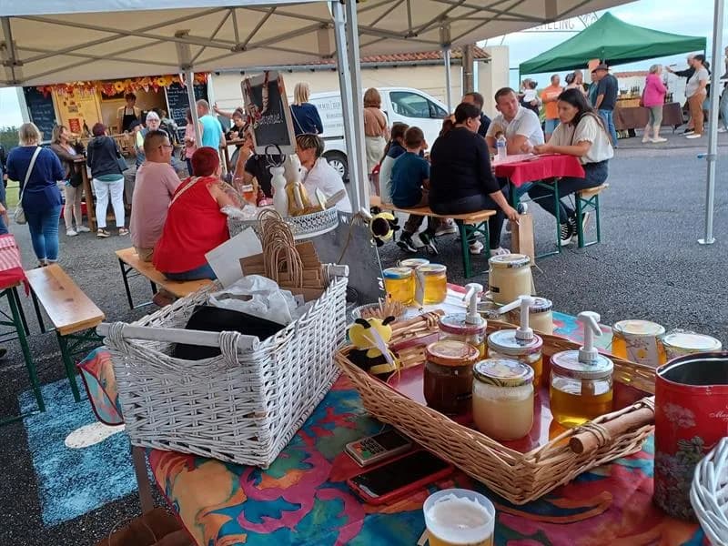 Image 1 : Marché nocturne des Producteurs de Richeling background