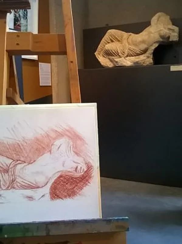 Image 1 : Cours de dessin au musée d'art et d'histoire background