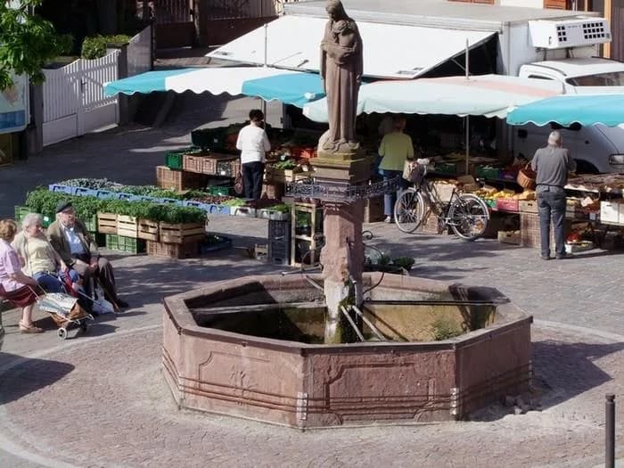 Image 1 : Marché hebdomadaire background