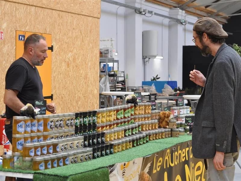 Image 2 : Le Marché de l'Atelier background