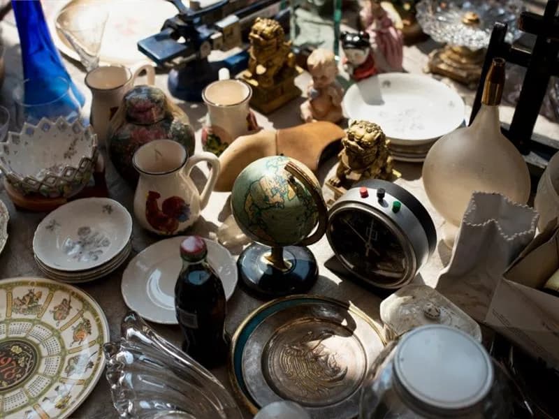 Image 1 : Brocante du roi background