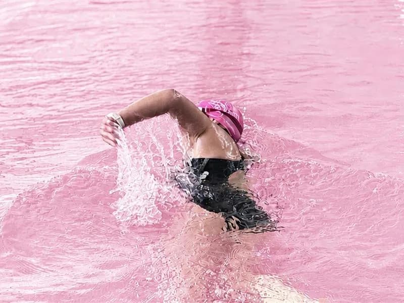 Image 1 : Octobre rose à la piscine background