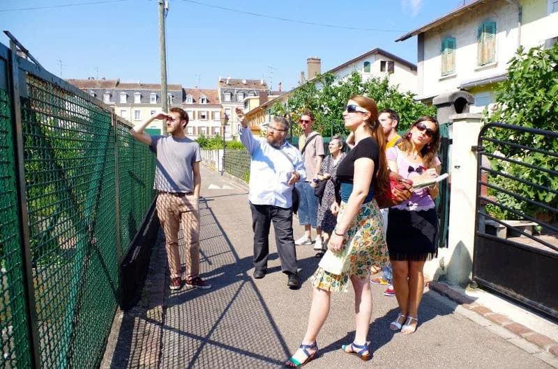 Image 1 : Visite guidée : La Cité d'hier à aujourd'hui background