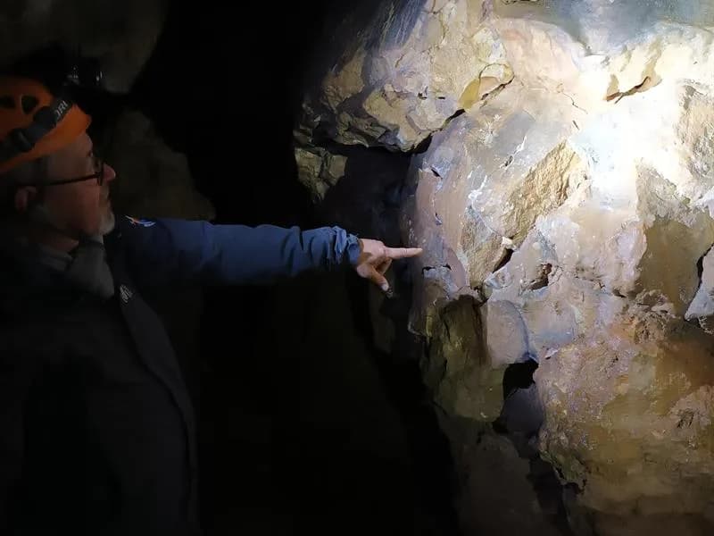 Image 1 : Visite de la grotte du Wolfloch background