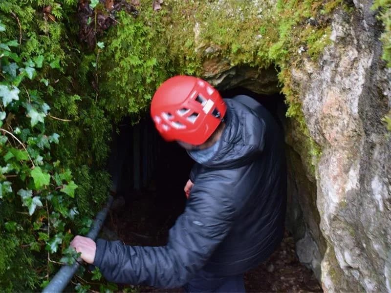 Image 3 : Visite de la grotte du Wolfloch background