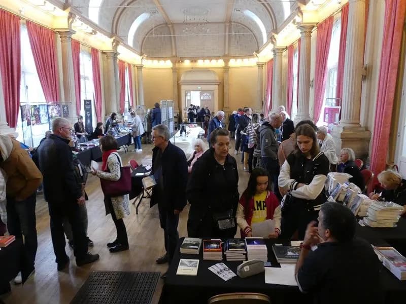 Image 2 : Plume d'Automne - Salon littéraire des écrivains et illustrateurs meusiens background