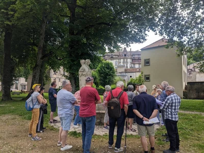 Image 1 : Balade historique et gourmande à Bourbonne-les-Bains background