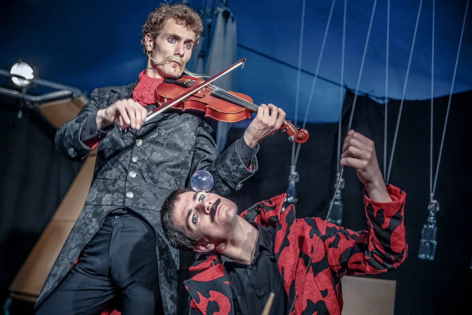 Image 1 : Le Dékoncert – Compagnie Solfasirc background