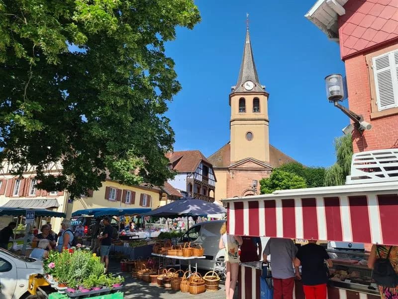 Image 3 : Marché traditionnel background