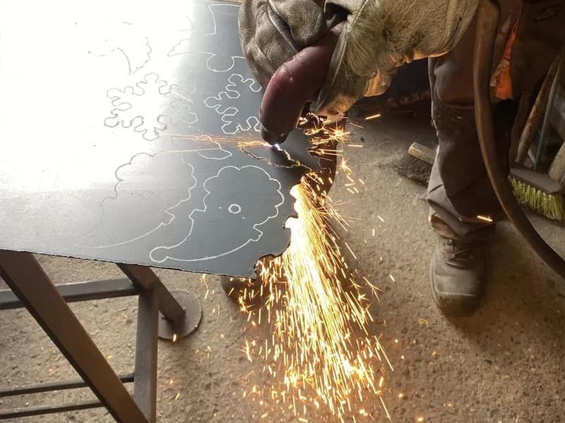 Image 4 : Atelier - Gnome en fer forgé, Vlad le Grand ! background