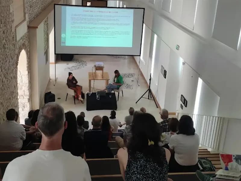Image 1 : Conférence - Vincent et Michel Munier racontent la Moselle sauvage background