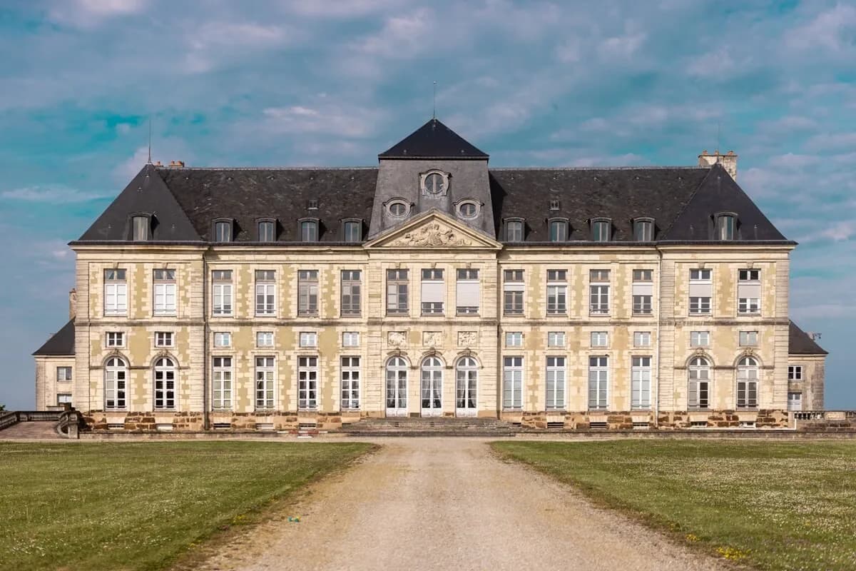 Image 5 : Visite commentée du château de Brienne et concert background