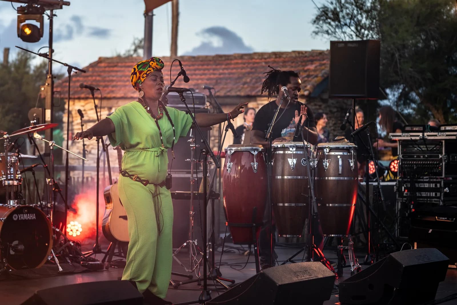 Image 1 : Des Lendemains qui chantent : Atelier polyphoniques et chants traditionnels Malgache background