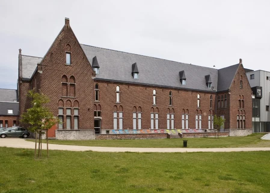 Image 1 : Balade muséale « Musée de la photographie à Charleroi » background